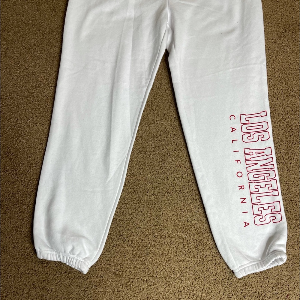 White sweatpants with pockets NWT!! - Picture 2 of 8